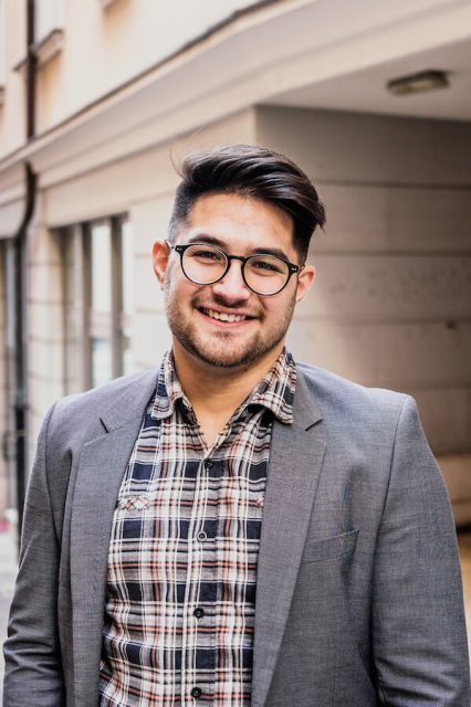 young-businessman-portrait-2021-08-26-12-09-42-utc.jpg
